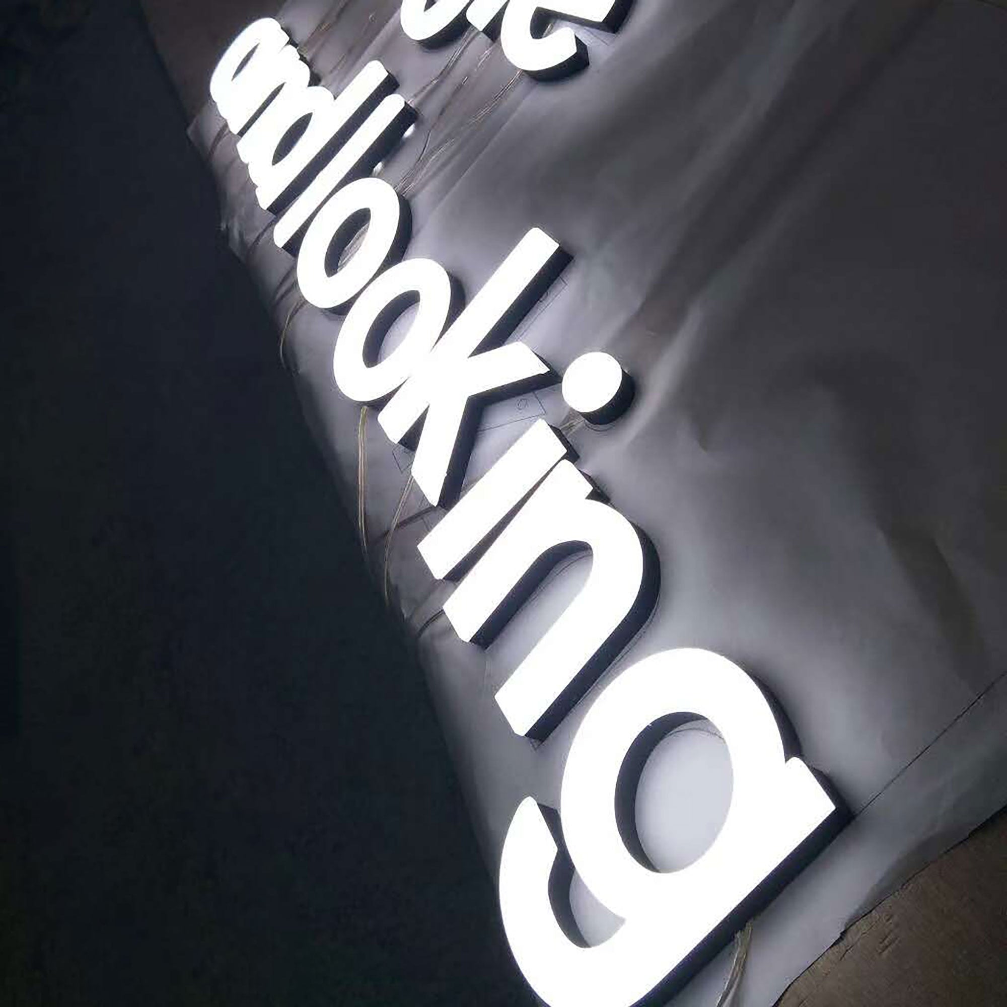 Custom LED Faux Neon Letters – Acrylic Neon Signs for Company Logo, Business Lobby, Office, Shopfront, Event Branding
