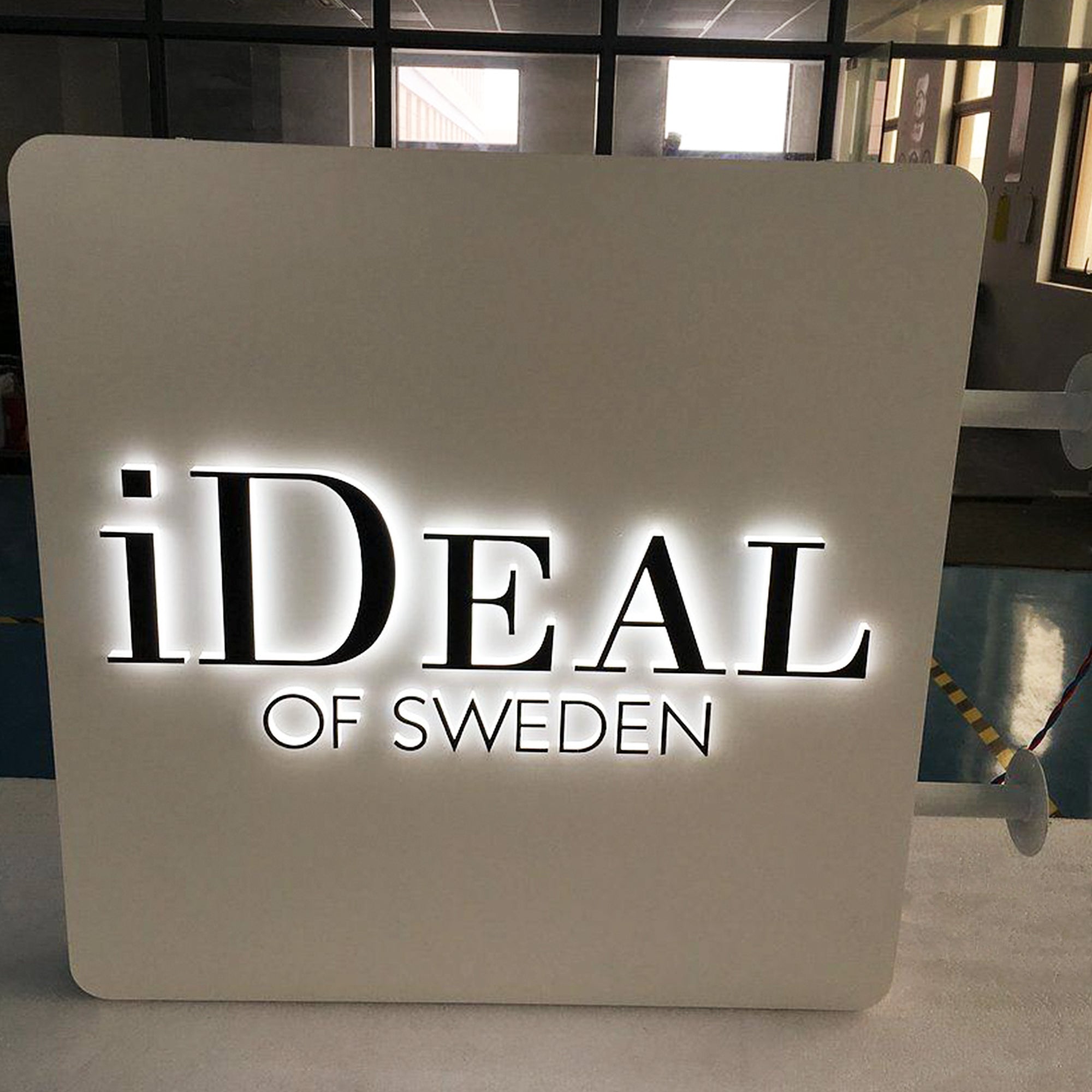 Custom Blade Logo Sign LED Lightbox Durable Stainless Steel Double Sided Illuminated Shop Front Outdoor Commercial Signage