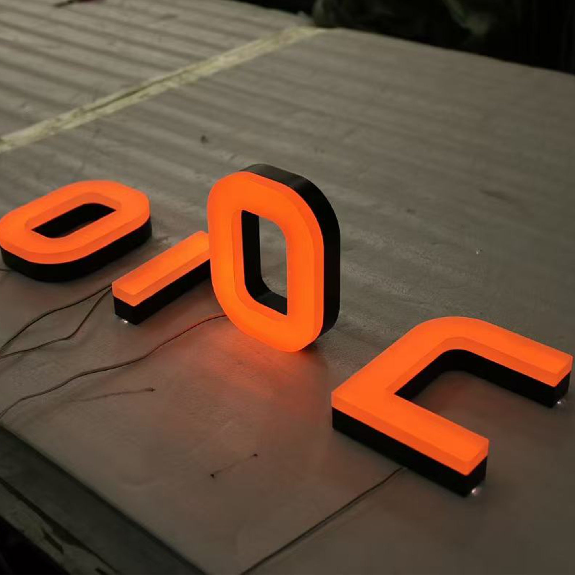 High Quality RGB Halo Lit Black Stainless Steel Channel Letters for Retail Store Signage