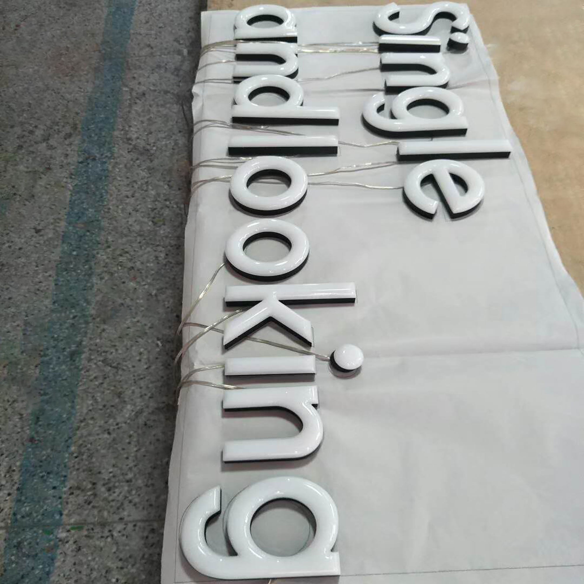 Custom LED Faux Neon Letters – Acrylic Neon Signs for Company Logo, Business Lobby, Office, Shopfront, Event Branding