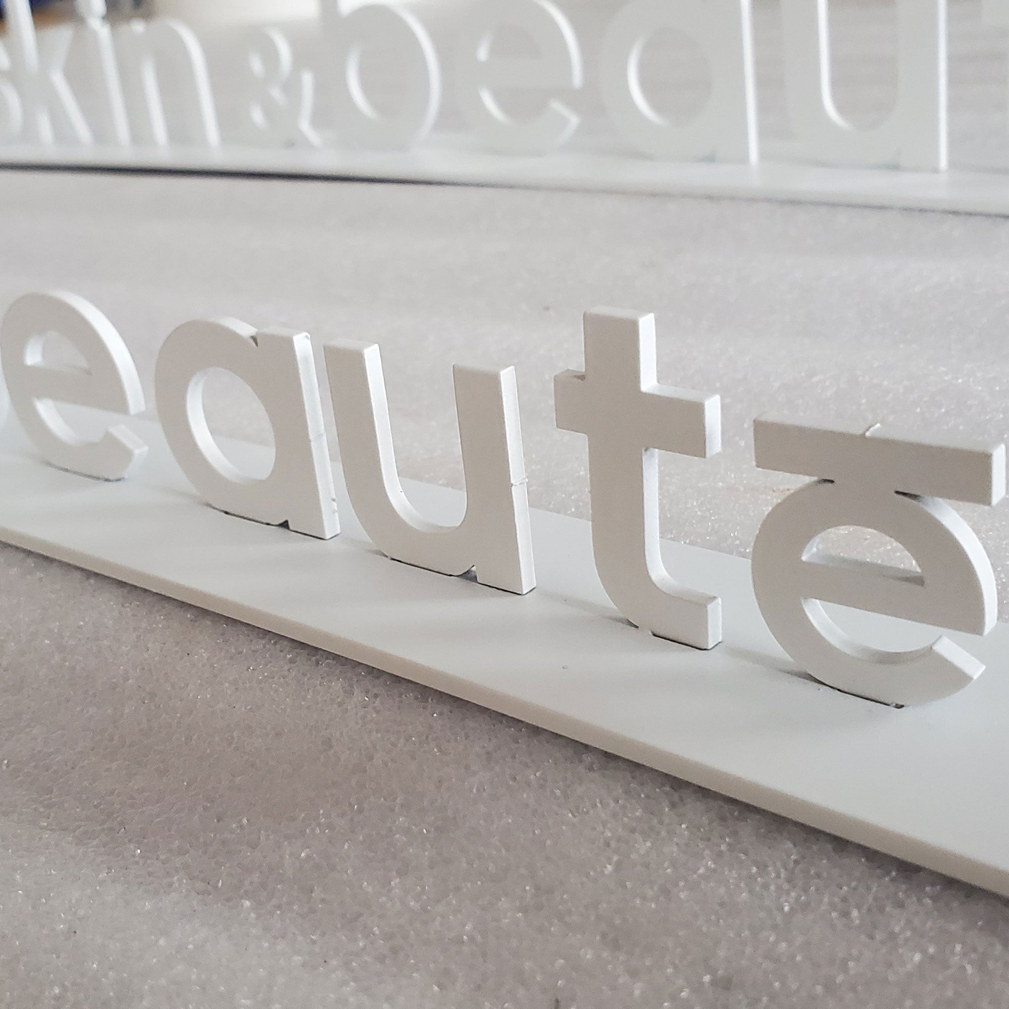 Desk Top Sign Free Standing Table Sign Metal Solid Cut Advertising Letter Signs for Indoor